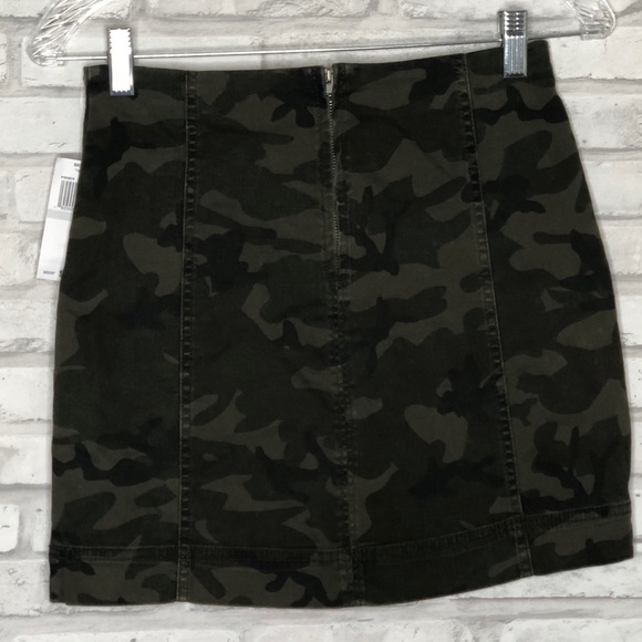 Tinseltown camo mini skirt, NWT, size 1 - Picture 3 of 7
